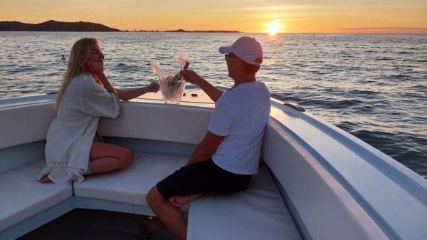 Sunset Champagne Sint Maarten - Gypset Boat / Switch to Romantic Mode